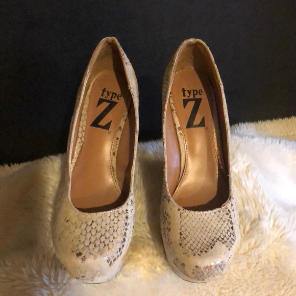 Metallic/Lt Tan Snake print platform loafers - Picture 5 of 5